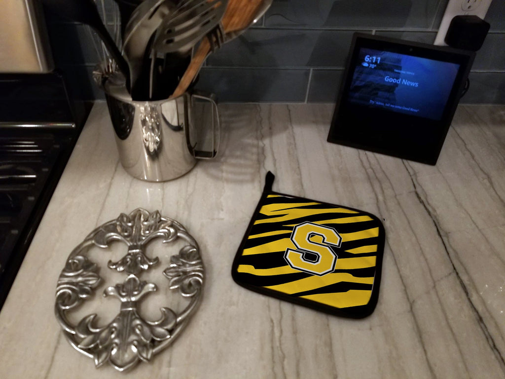 Letter S Initial Tiger Stripe - Black Gold  Pot Holder Set of 2 Heat Resistant Quilted Hot Pads 7.5 x 7.5 Inch, Insulated Kitchen Trivets for Cooking & Baking