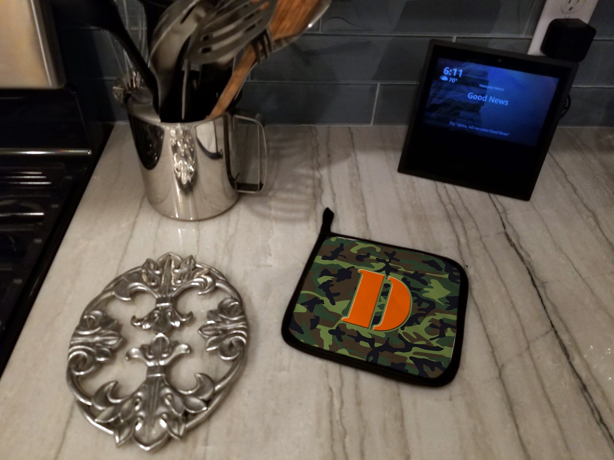 Letter D Monogram - Camo Green Pot Holder Set of 2 Heat Resistant Quilted Hot Pads 7.5 x 7.5 Inch, Insulated Kitchen Trivets for Cooking & Baking