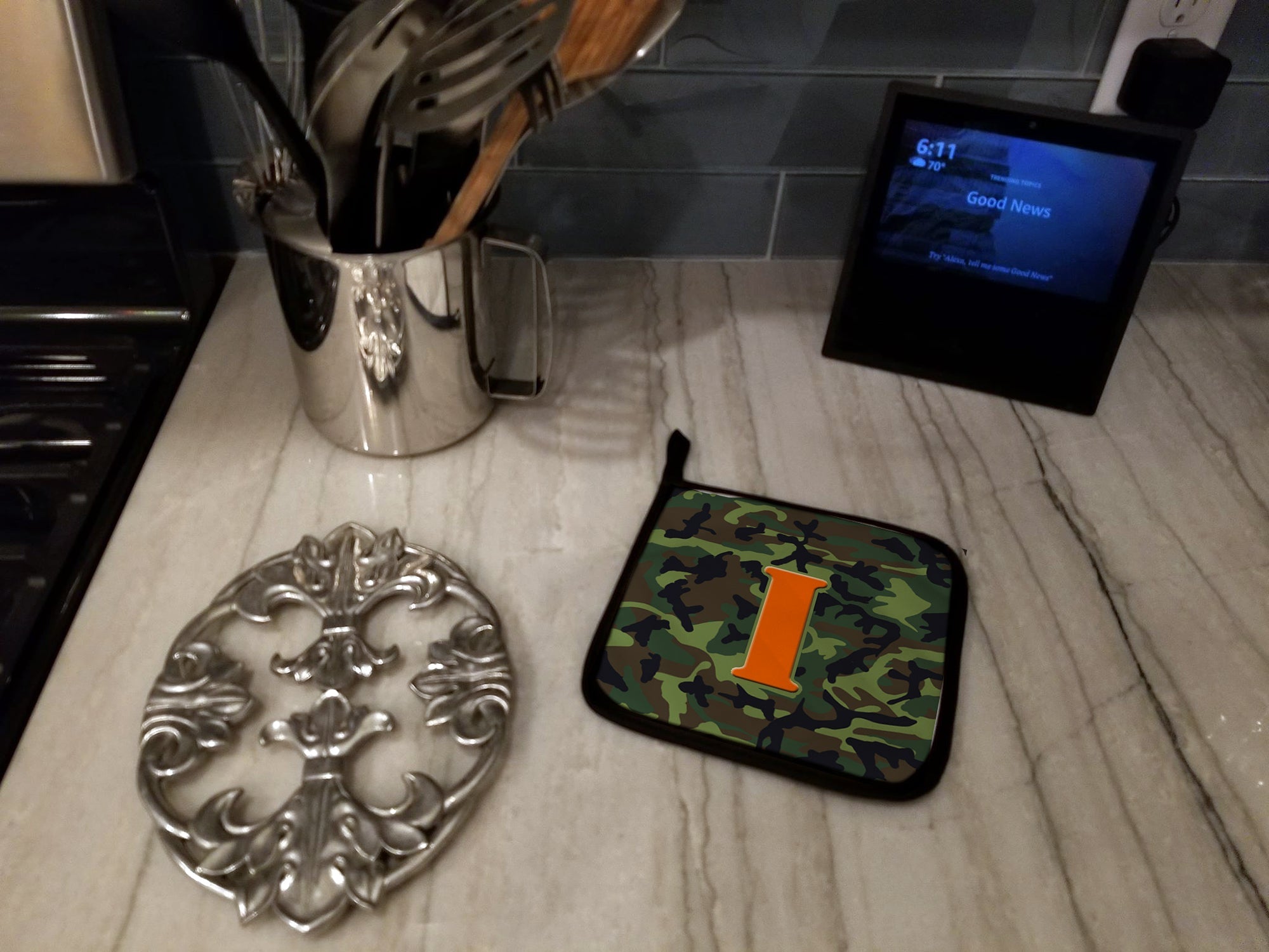 Letter I Monogram - Camo Green Pot Holder Set of 2 Heat Resistant Quilted Hot Pads 7.5 x 7.5 Inch, Insulated Kitchen Trivets for Cooking & Baking
