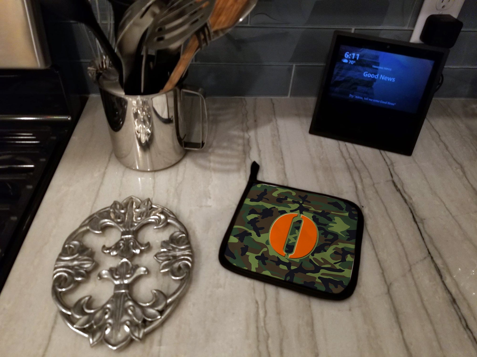 Letter O Monogram - Camo Green Pot Holder Set of 2 Heat Resistant Quilted Hot Pads 7.5 x 7.5 Inch, Insulated Kitchen Trivets for Cooking & Baking