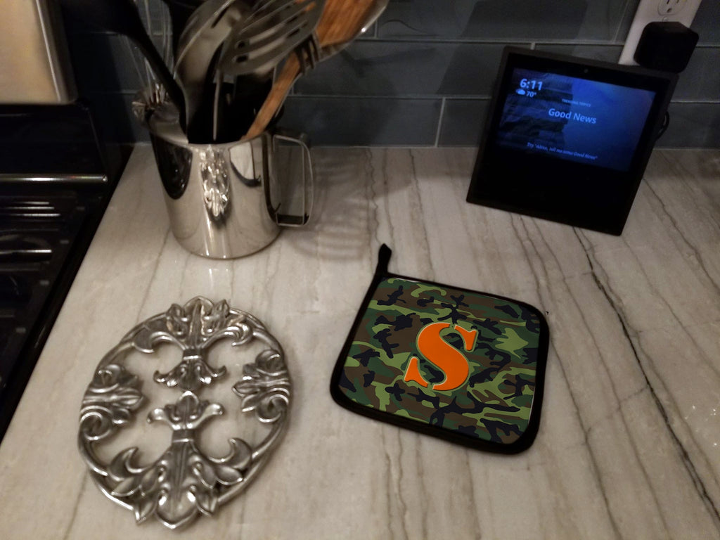 Letter S Monogram - Camo Green Pot Holder Set of 2 Heat Resistant Quilted Hot Pads 7.5 x 7.5 Inch, Insulated Kitchen Trivets for Cooking & Baking