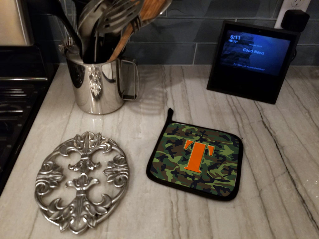 Letter T Monogram - Camo Green Pot Holder Set of 2 Heat Resistant Quilted Hot Pads 7.5 x 7.5 Inch, Insulated Kitchen Trivets for Cooking & Baking