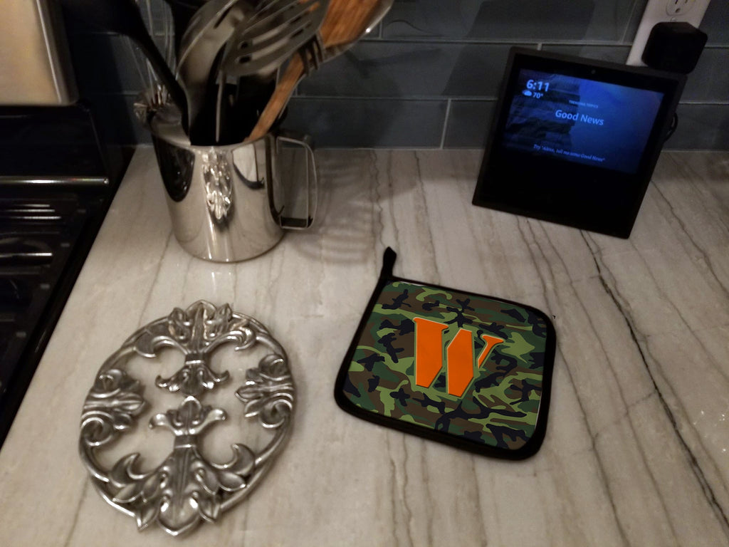 Letter W Monogram - Camo Green Pot Holder Set of 2 Heat Resistant Quilted Hot Pads 7.5 x 7.5 Inch, Insulated Kitchen Trivets for Cooking & Baking