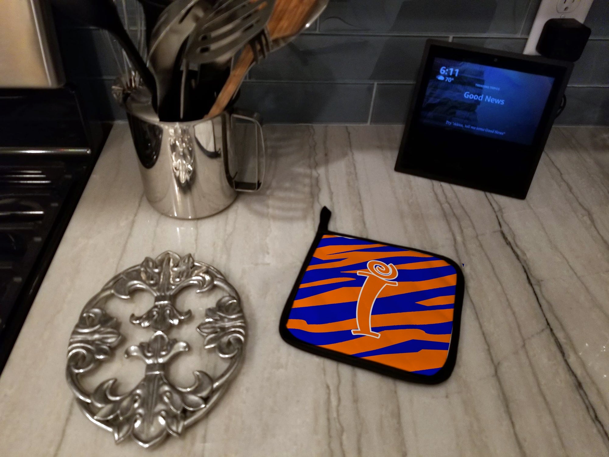 Letter I Initial Tiger Stripe Blue and Orange Pot Holder Set of 2 Heat Resistant Quilted Hot Pads 7.5 x 7.5 Inch, Insulated Kitchen Trivets for Cooking & Baking