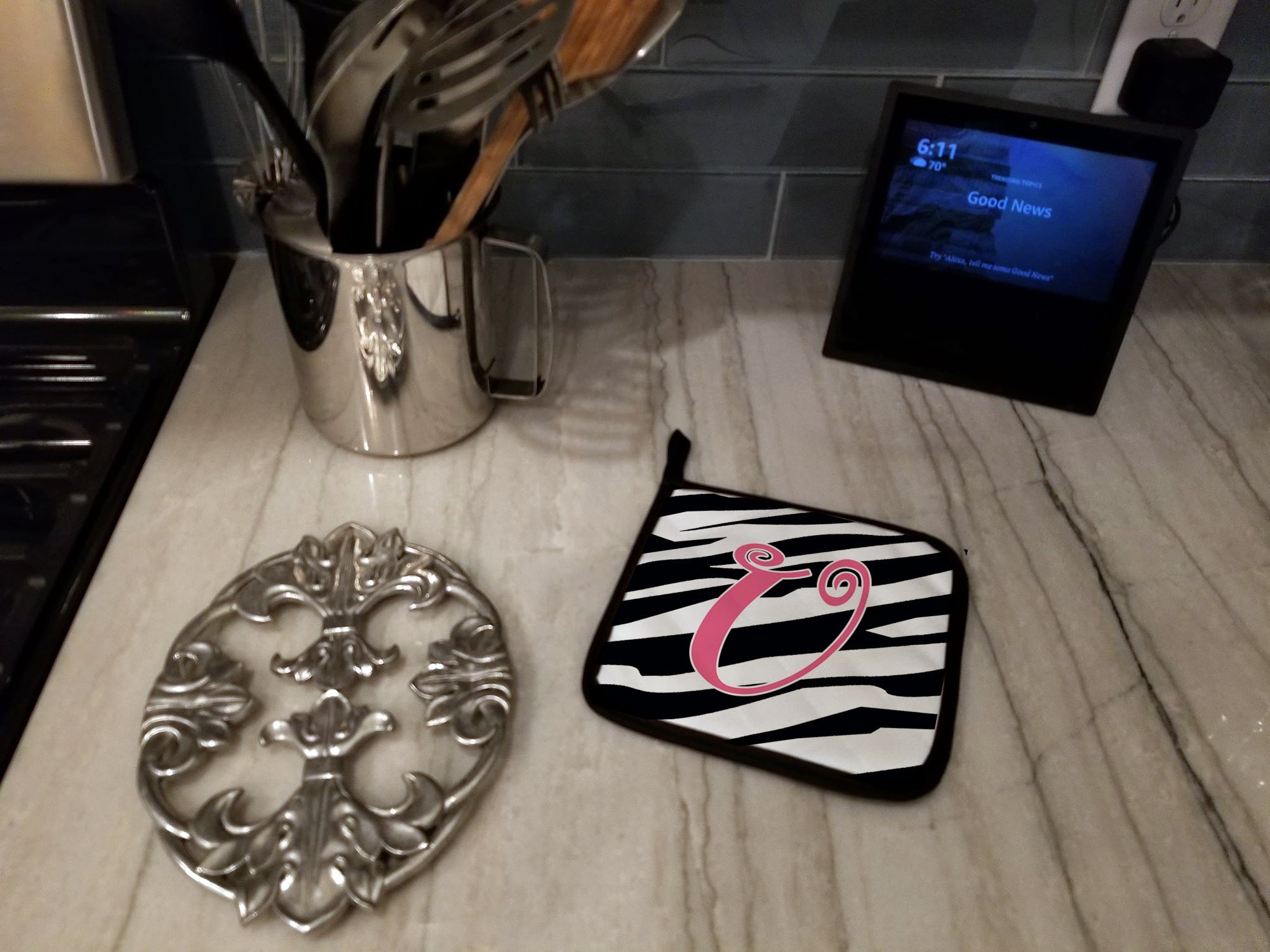Letter U Initial Zebra Stripe and Pink Pot Holder Set of 2 Heat Resistant Quilted Hot Pads 7.5 x 7.5 Inch, Insulated Kitchen Trivets for Cooking & Baking
