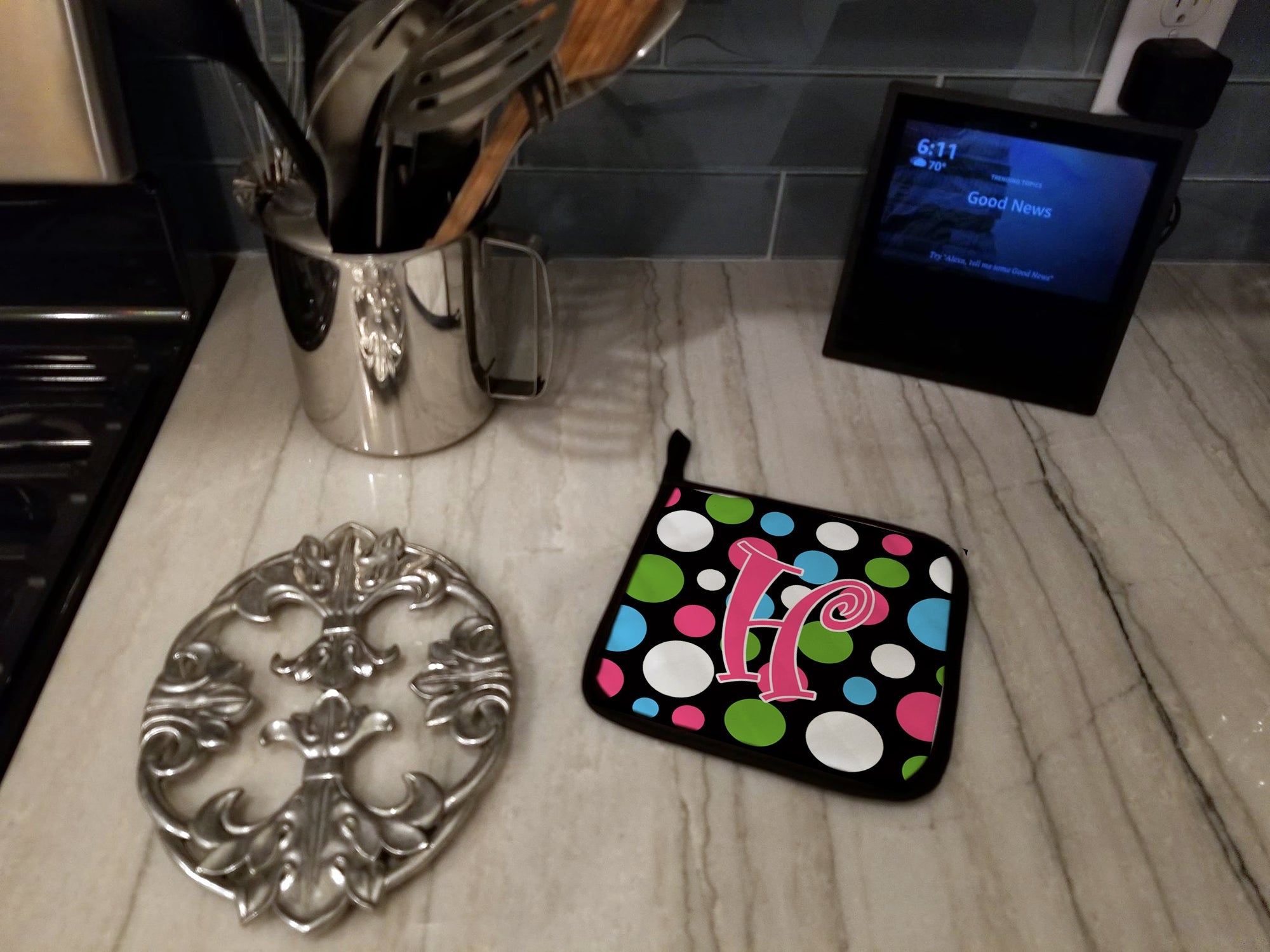 Letter H Initial Monogram - Polkadots and Pink Pot Holder Set of 2 Heat Resistant Quilted Hot Pads 7.5 x 7.5 Inch, Insulated Kitchen Trivets for Cooking & Baking