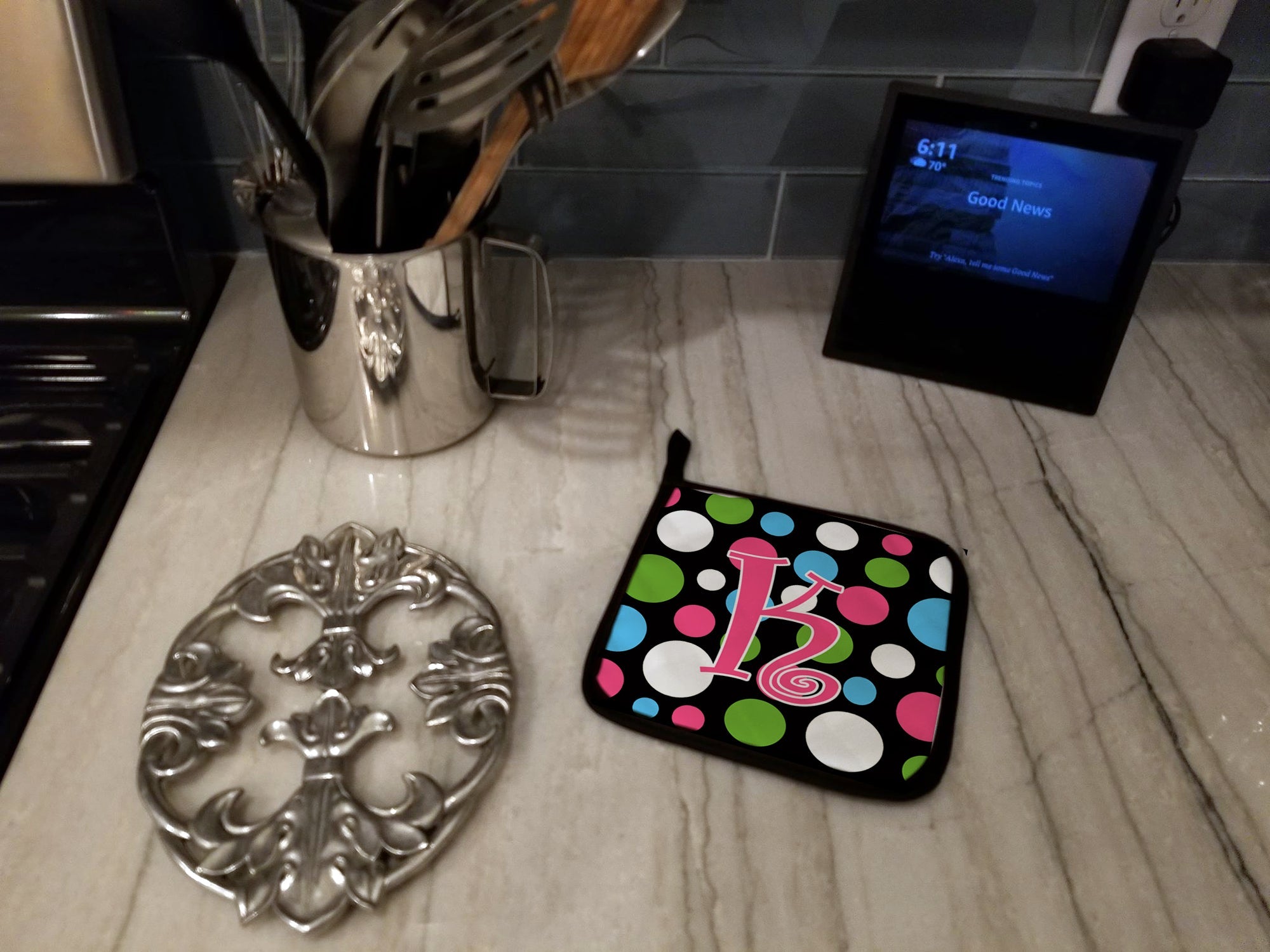 Letter K Initial Monogram - Polkadots and Pink Pot Holder Set of 2 Heat Resistant Quilted Hot Pads 7.5 x 7.5 Inch, Insulated Kitchen Trivets for Cooking & Baking