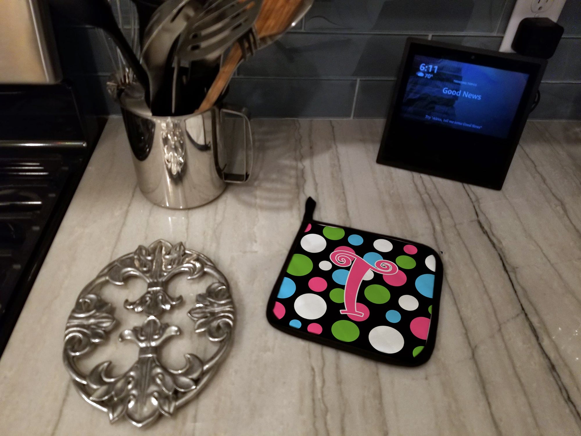 Letter T Initial Monogram - Polkadots and Pink Pot Holder Set of 2 Heat Resistant Quilted Hot Pads 7.5 x 7.5 Inch, Insulated Kitchen Trivets for Cooking & Baking