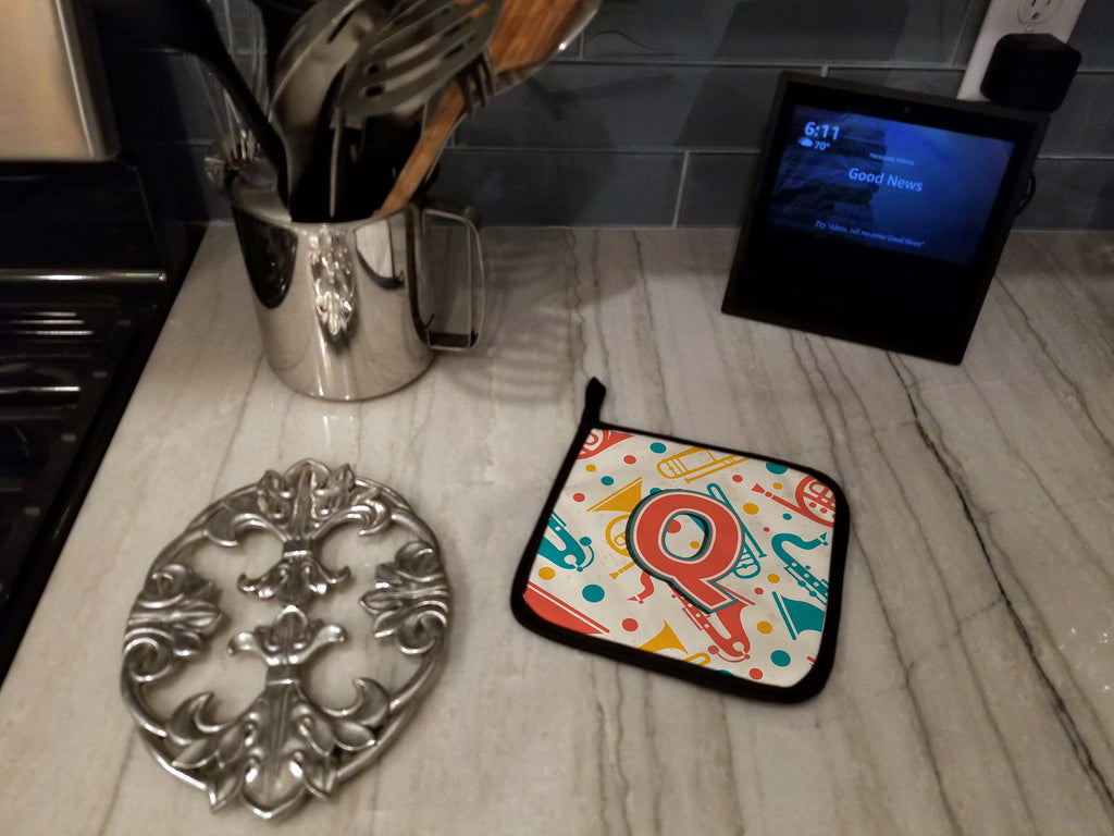 Letter Q Retro Teal Orange Musical Instruments Initial Pot Holder Set of 2 Heat Resistant Quilted Hot Pads 7.5 x 7.5 Inch, Insulated Kitchen Trivets for Cooking & Baking