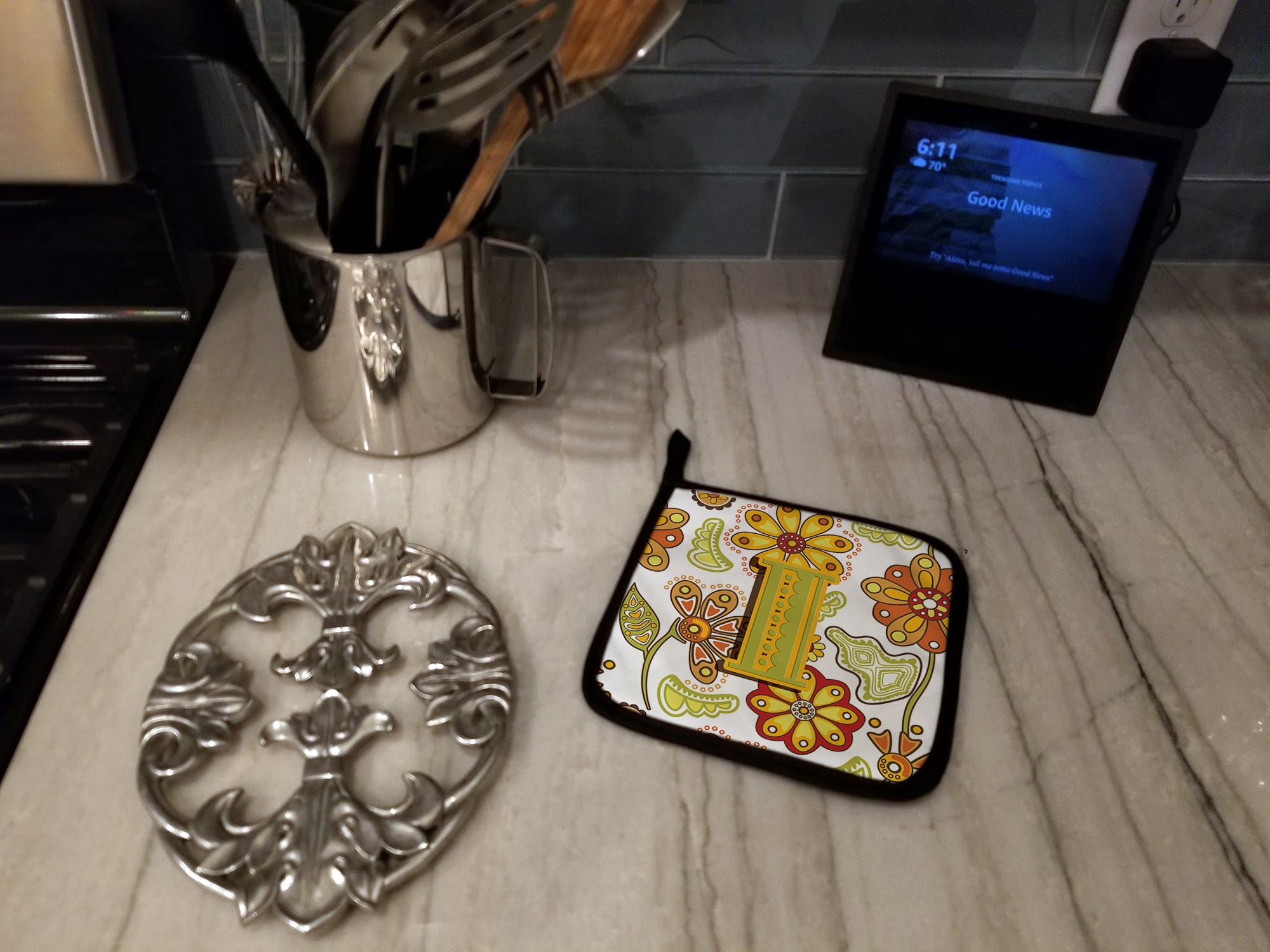 Letter I Floral Mustard and Green Pot Holder Set of 2 Heat Resistant Quilted Hot Pads 7.5 x 7.5 Inch, Insulated Kitchen Trivets for Cooking & Baking