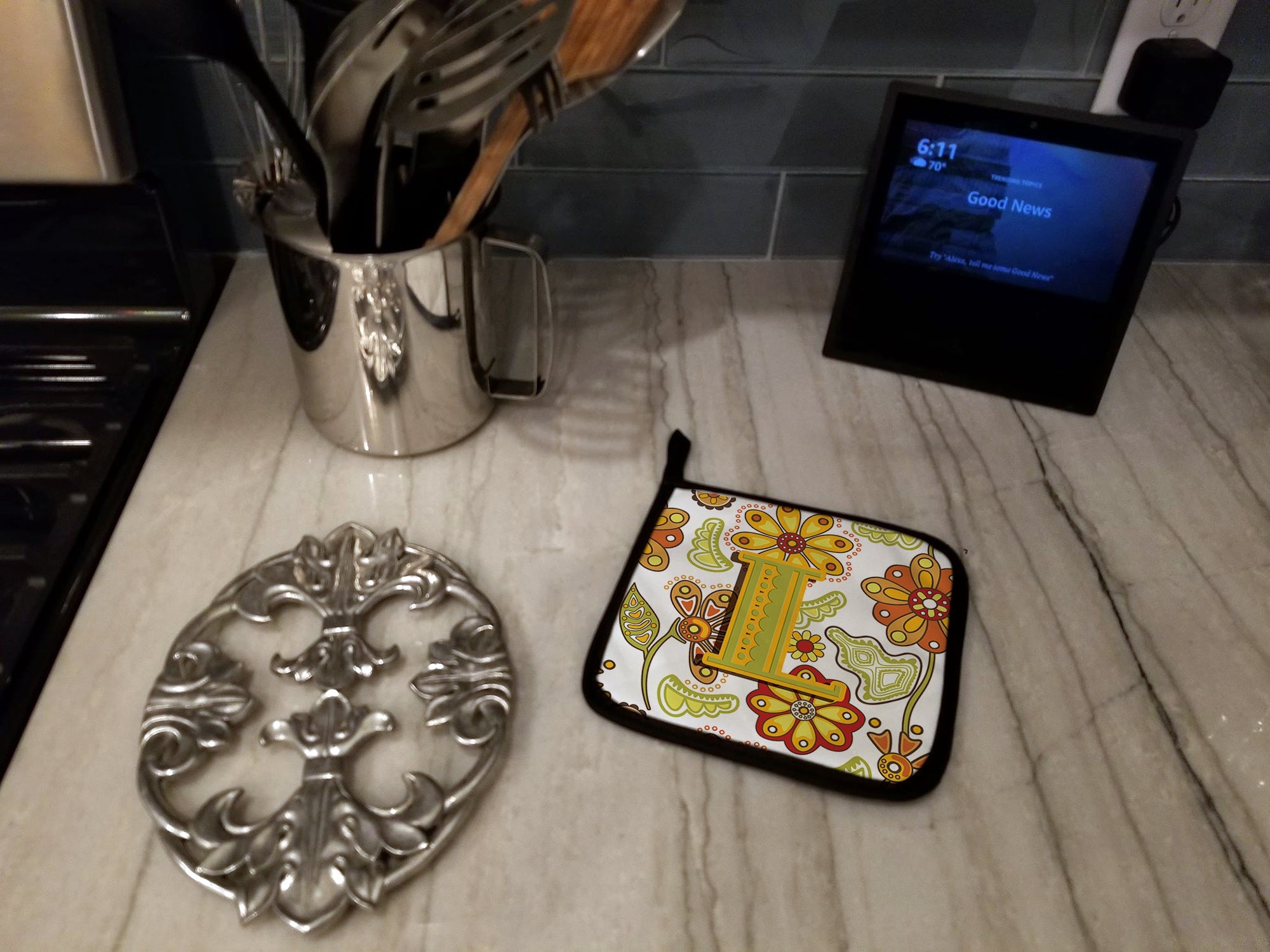 Letter L Floral Mustard and Green Pot Holder Set of 2 Heat Resistant Quilted Hot Pads 7.5 x 7.5 Inch, Insulated Kitchen Trivets for Cooking & Baking