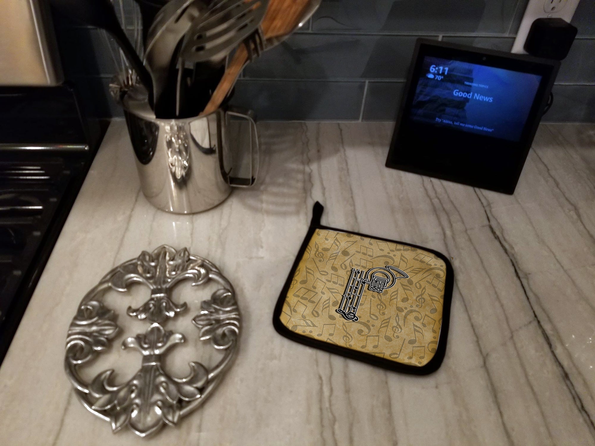 Letter P Musical Instrument Alphabet Pot Holder Set of 2 Heat Resistant Quilted Hot Pads 7.5 x 7.5 Inch, Insulated Kitchen Trivets for Cooking & Baking