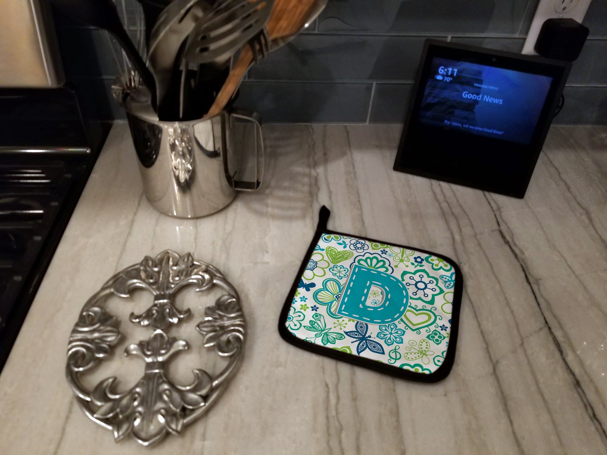 Letter D Flowers and Butterflies Teal Blue Pot Holder Set of 2 Heat Resistant Quilted Hot Pads 7.5 x 7.5 Inch, Insulated Kitchen Trivets for Cooking & Baking