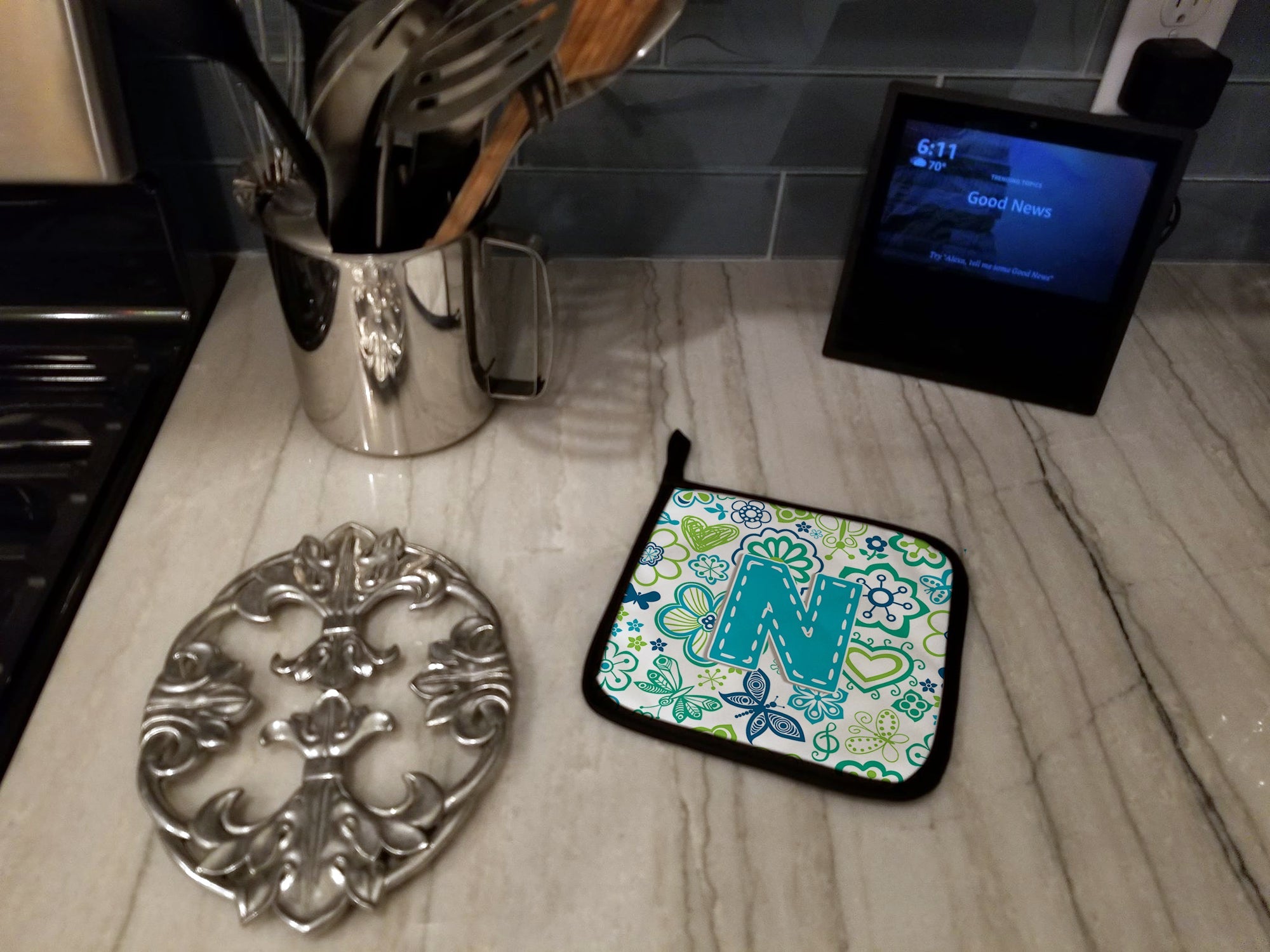 Letter N Flowers and Butterflies Teal Blue Pot Holder Set of 2 Heat Resistant Quilted Hot Pads 7.5 x 7.5 Inch, Insulated Kitchen Trivets for Cooking & Baking