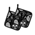 Letter V Day of the Dead Skulls Black Pot Holder Set of 2 Heat Resistant Quilted Hot Pads 7.5 x 7.5 Inch, Insulated Kitchen Trivets for Cooking & Baking