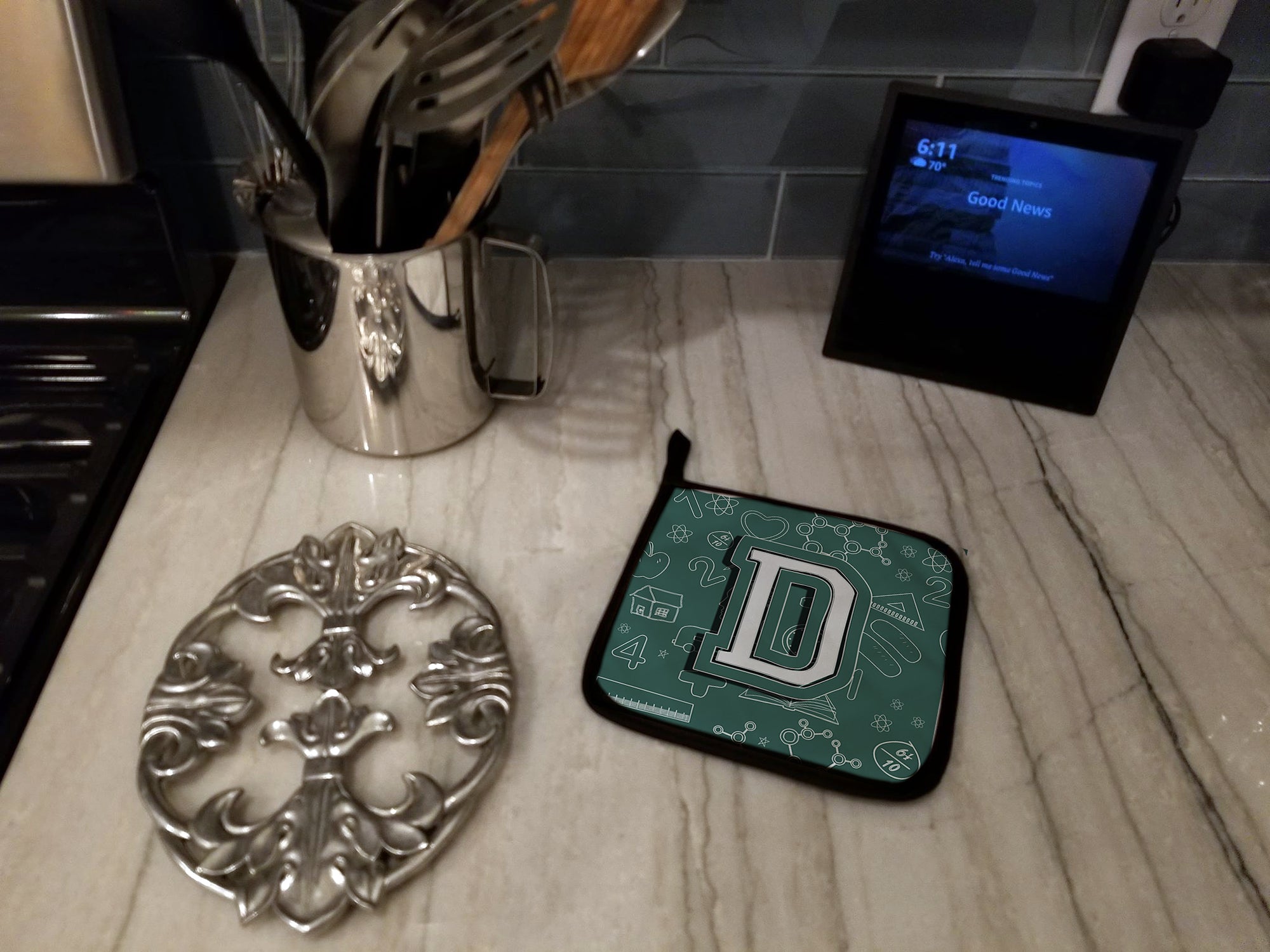 Letter D Back to School Initial Pot Holder Set of 2 Heat Resistant Quilted Hot Pads 7.5 x 7.5 Inch, Insulated Kitchen Trivets for Cooking & Baking