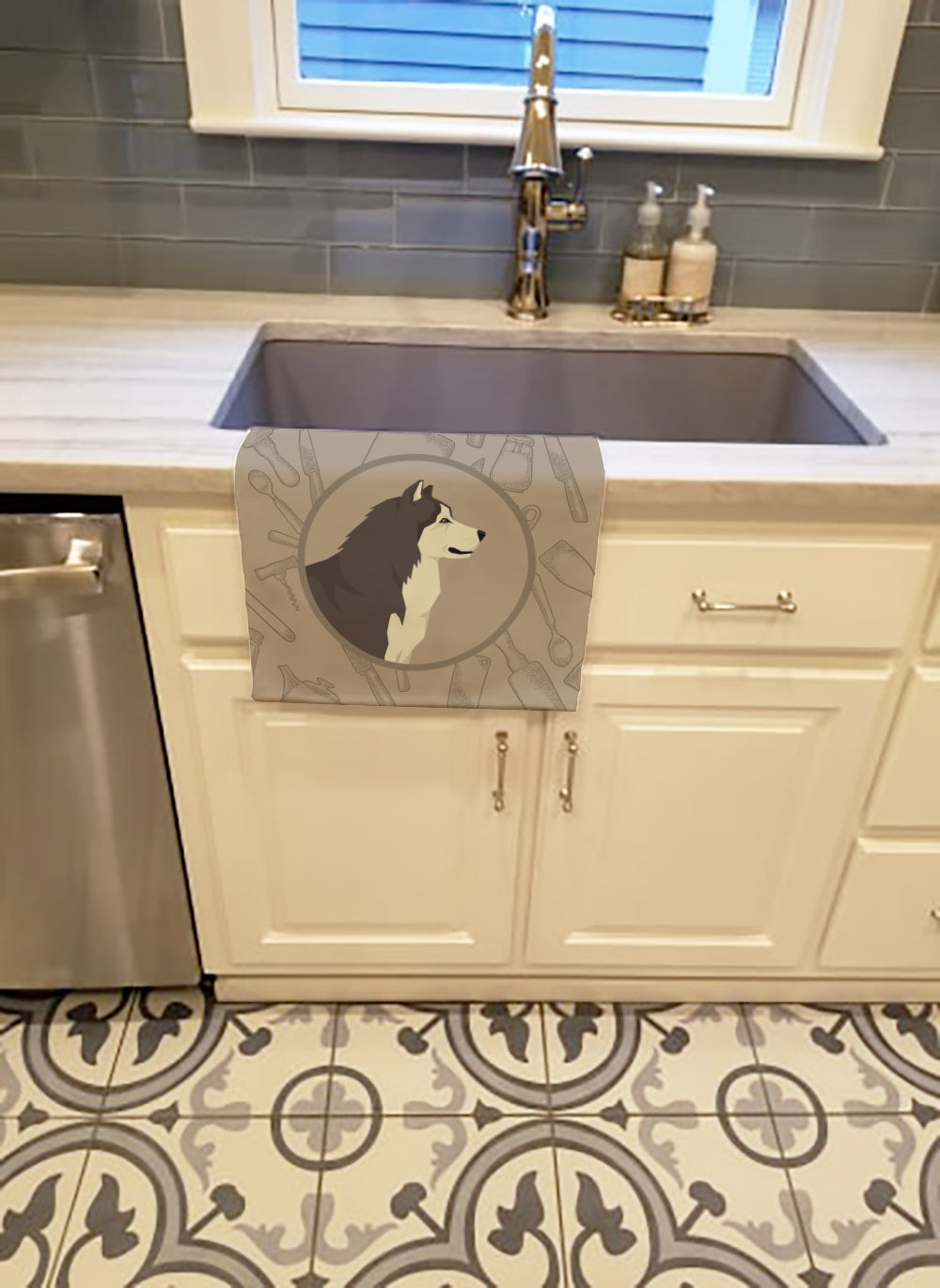 Alaskan Malamute In the Kitchen Kitchen Towel Velour Plush Front and Cotton Loop Back Machine Washable