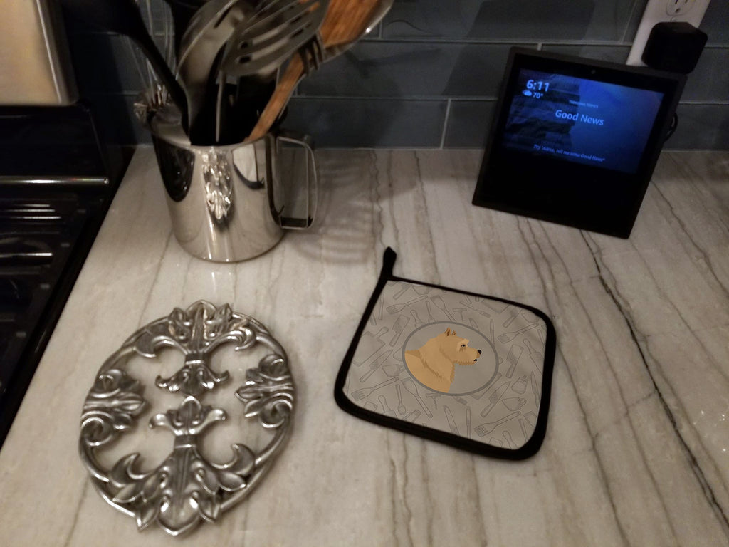 Norwich Terrier In the Kitchen Pot Holder Set of 2 Heat Resistant Quilted Hot Pads 7.5 x 7.5 Inch, Insulated Kitchen Trivets for Cooking & Baking