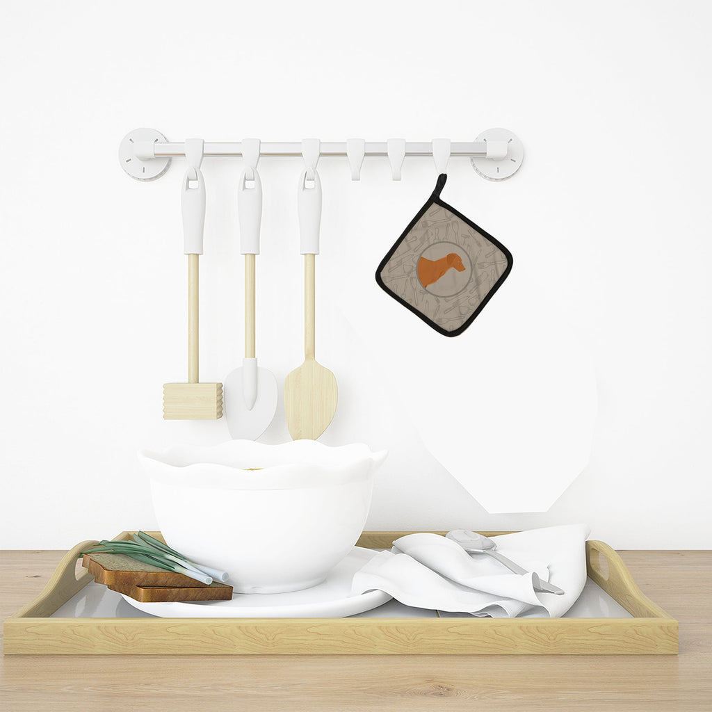 Vizsla In the Kitchen Pot Holder Set of 2 Heat Resistant Quilted Hot Pads 7.5 x 7.5 Inch, Insulated Kitchen Trivets for Cooking & Baking