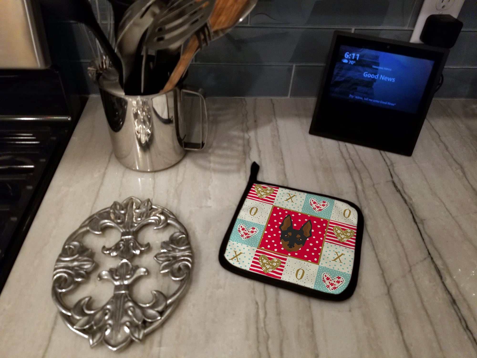 English Toy Terrier Love Pot Holder Set of 2 Heat Resistant Quilted Hot Pads 7.5 x 7.5 Inch, Insulated Kitchen Trivets for Cooking & Baking