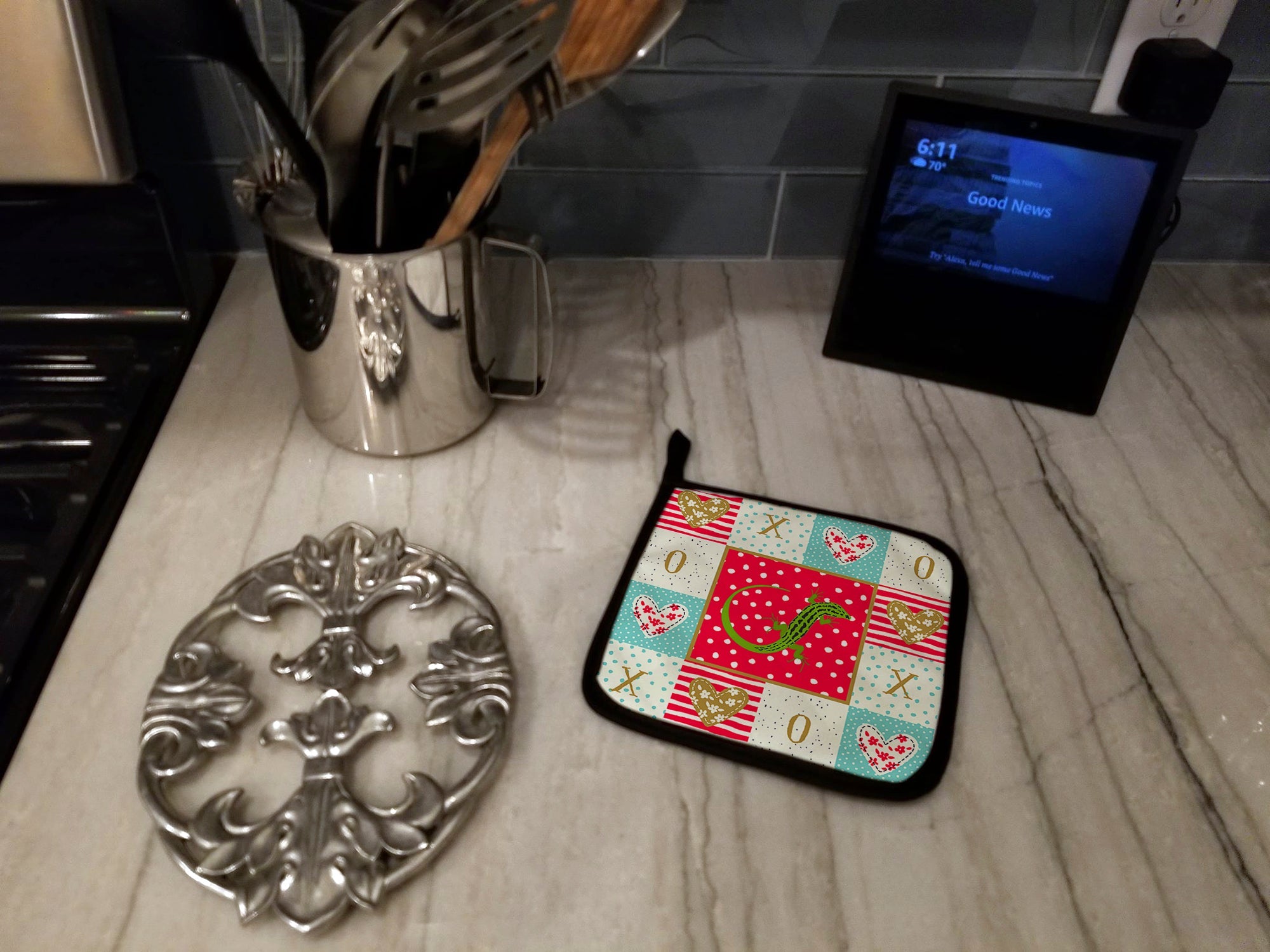 Lizard Pot Holder Set of 2 Heat Resistant Quilted Hot Pads 7.5 x 7.5 Inch, Insulated Kitchen Trivets for Cooking & Baking