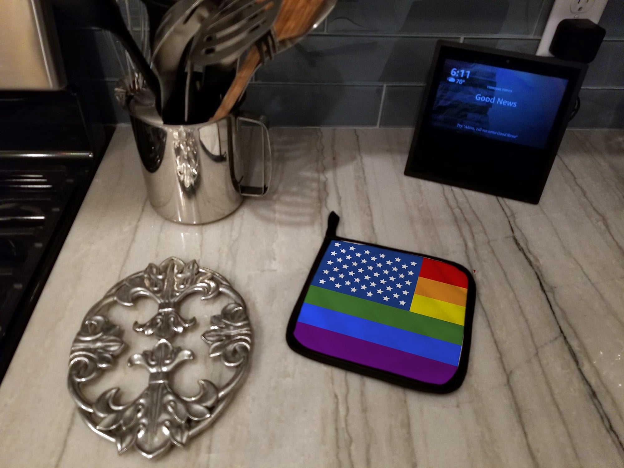 USA Gay Pride Pot Holder Set of 2 Heat Resistant Quilted Hot Pads 7.5 x 7.5 Inch, Insulated Kitchen Trivets for Cooking & Baking