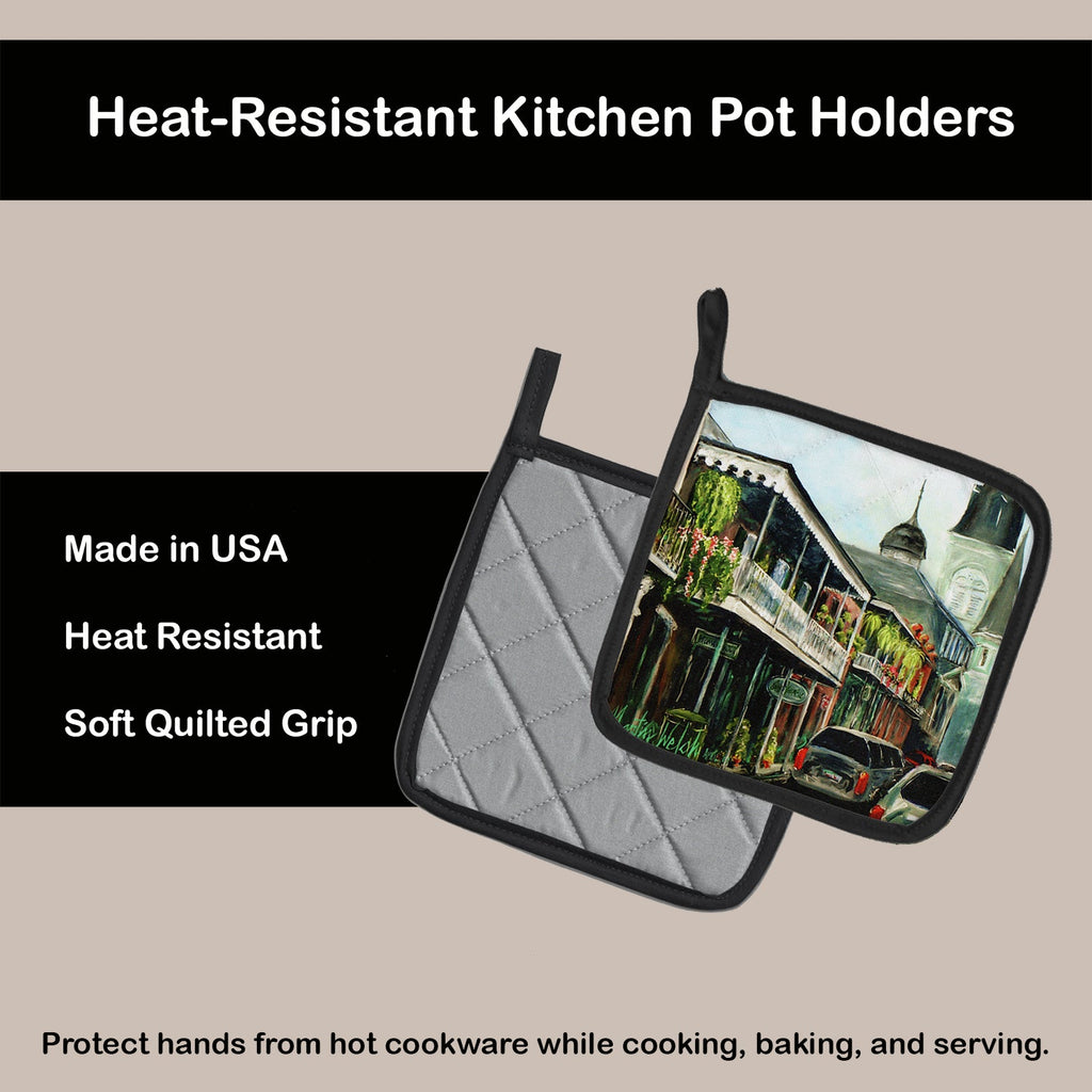 St Louis Cathedral Pot Holder Set of 2 Heat Resistant Quilted Hot Pads 7.5 x 7.5 Inch, Insulated Kitchen Trivets for Cooking & Baking