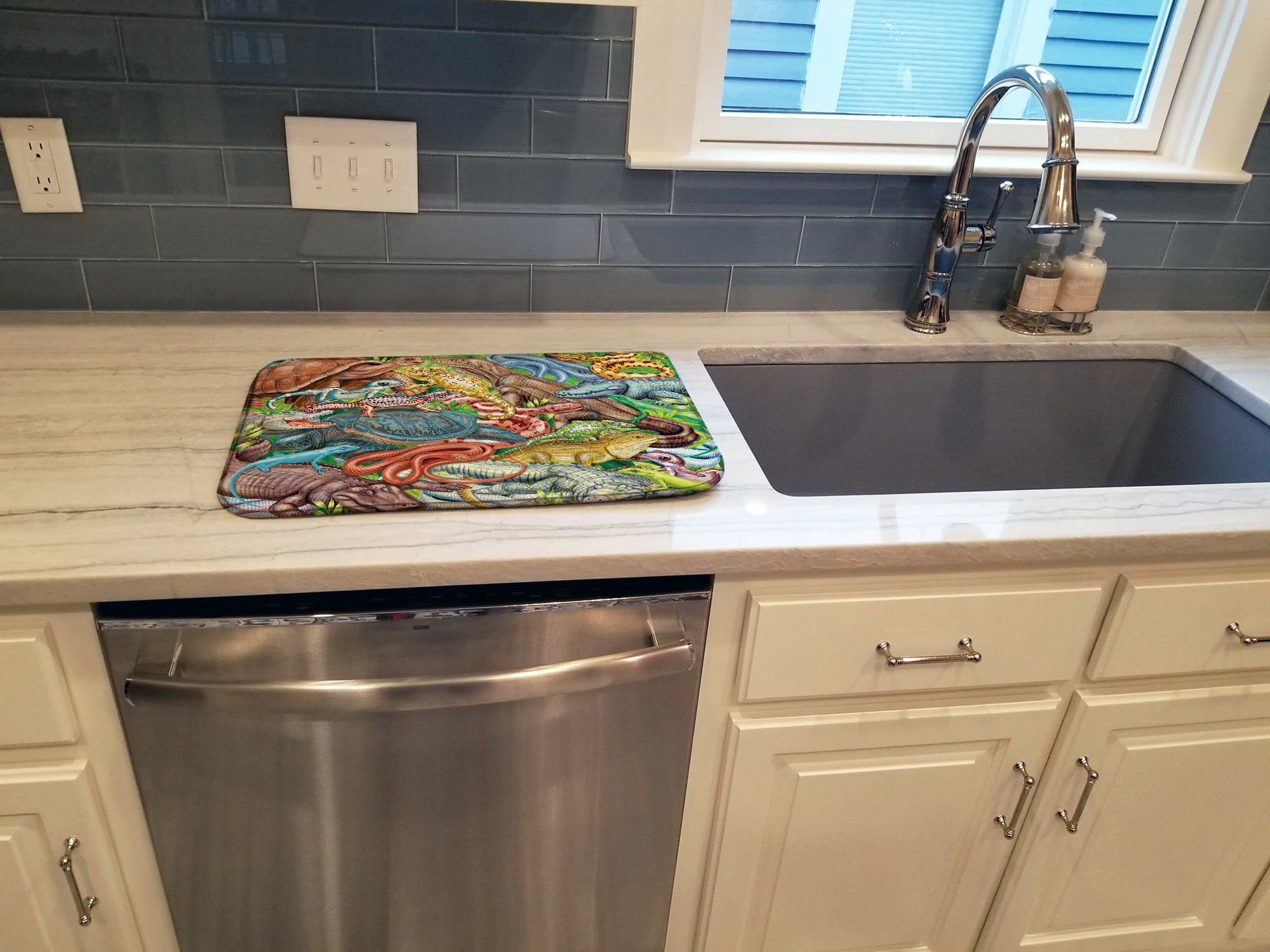 Scales and Tails, Snakes, Turtle, Reptiles Dish Drying Mat Absorbent Dish Drying Mat Pad for Kitchen Counter Dish Drainer Mat for Countertop, 14 x 21", Multicolor