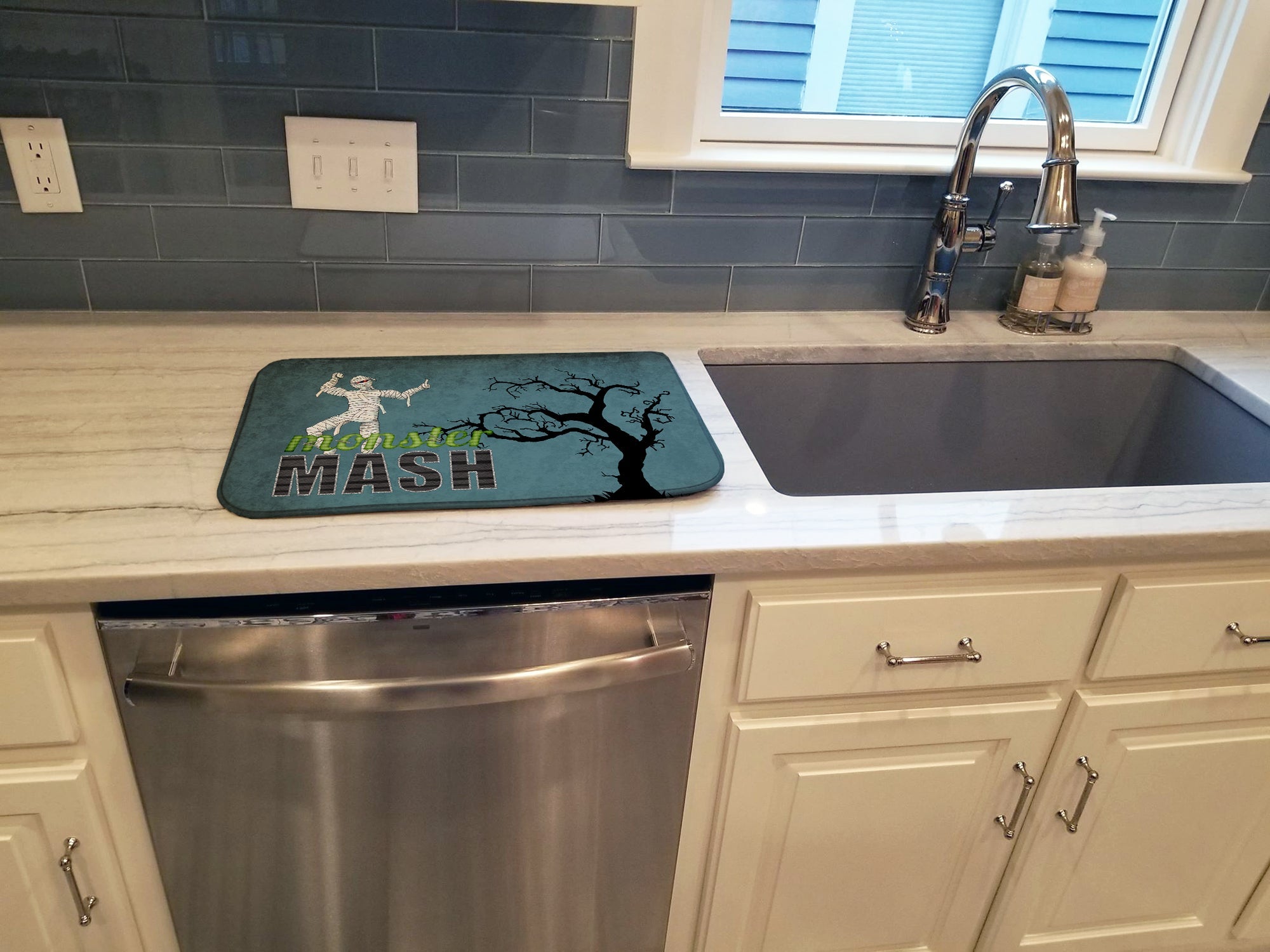 Monster Mash with Mummy Halloween Dish Drying Mat Absorbent Dish Drying Mat Pad for Kitchen Counter Dish Drainer Mat for Countertop, 14 x 21", Multicolor