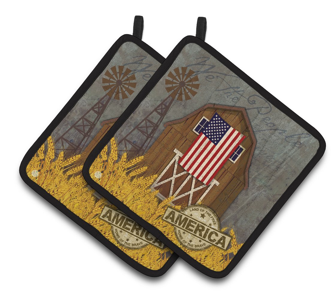 Patriotic Barn Land of America Pot Holder Set of 2 Heat Resistant Quilted Hot Pads 7.5 x 7.5 Inch, Insulated Kitchen Trivets for Cooking & Baking