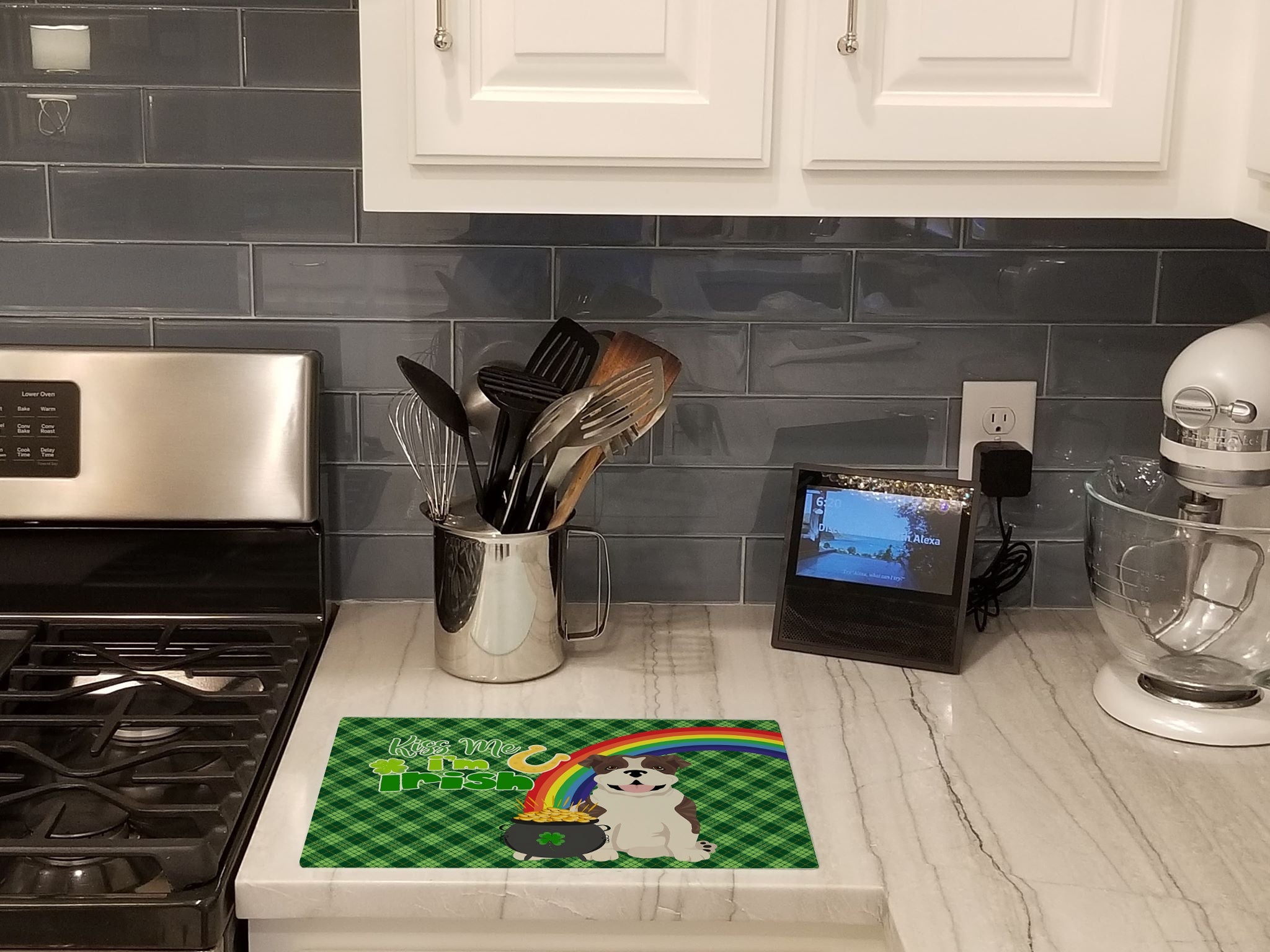 Brindle English Bulldog St. Patrick's Day Cutting Board Tempered Glass Kitchen Cutting Surface, Heat Resistant Chopping, Non-Slip Feet, Food Prep & Serving