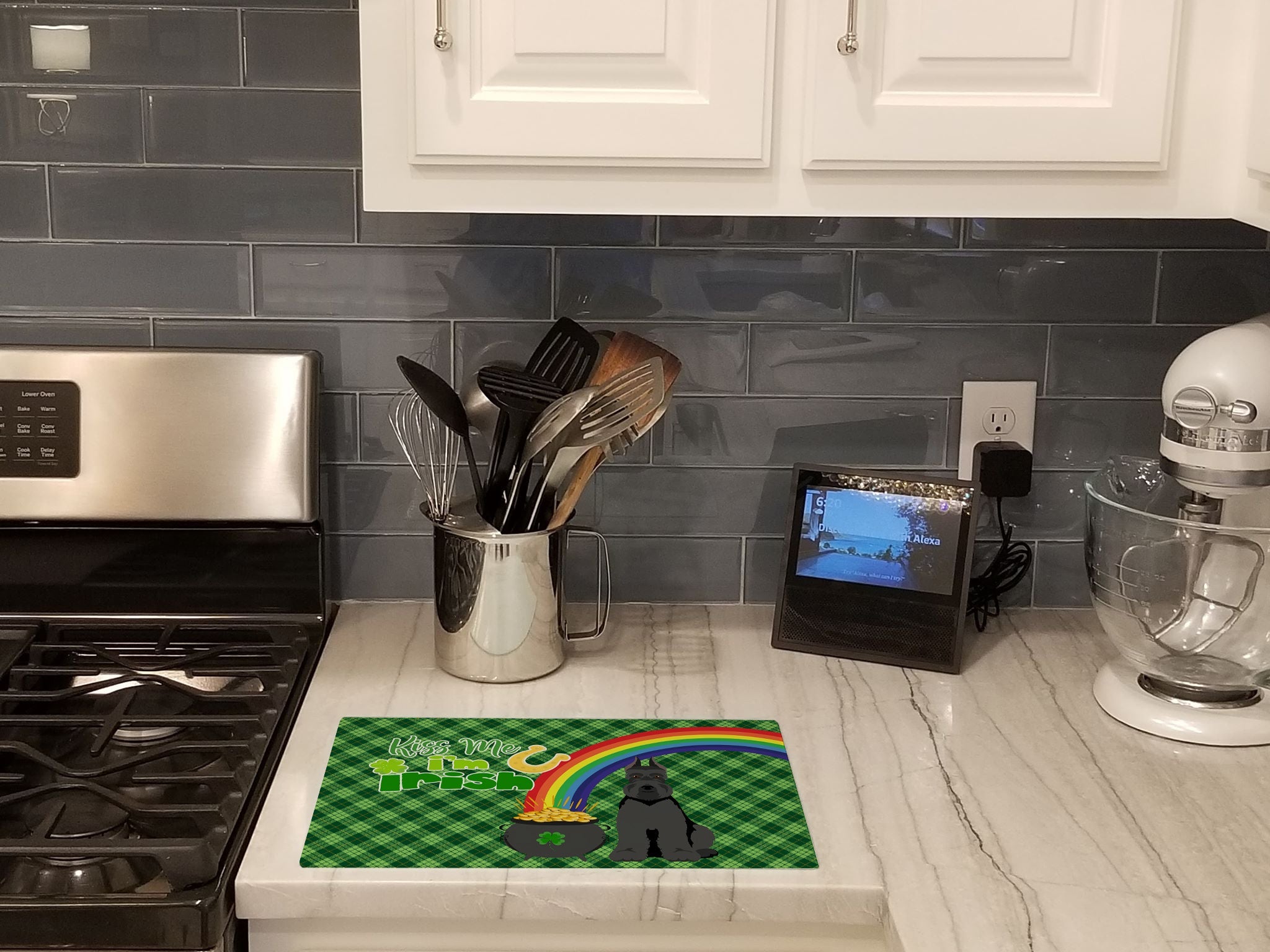 Black Schnauzer St. Patrick's Day Cutting Board Tempered Glass Kitchen Cutting Surface, Heat Resistant Chopping, Non-Slip Feet, Food Prep & Serving